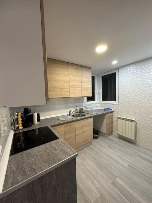 Cozy 1-Bedroom Apartment Madrid Exterior photo