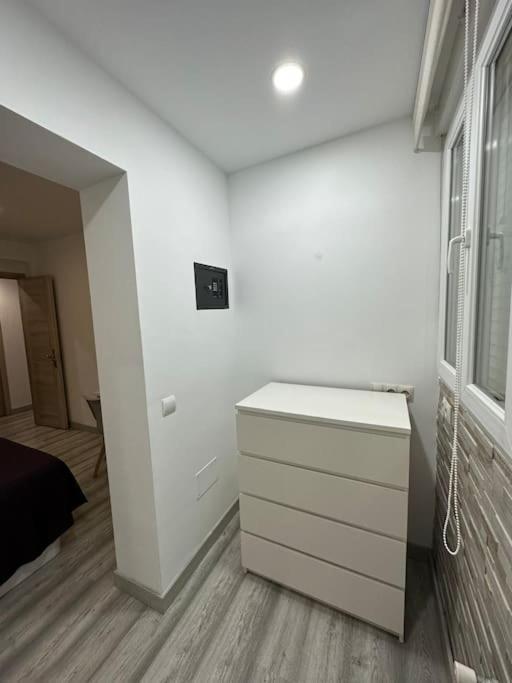 Cozy 1-Bedroom Apartment Madrid Exterior photo